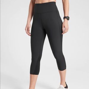 Athleta black capri pants with side pockets
